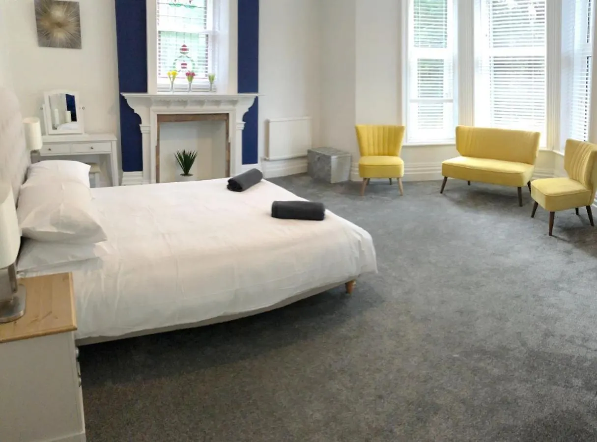 April Lodge Summer Breeze -3Bed-Sleeps 6-Parking-Walk To The Beach-Spacious-Families-Groups-Professionals-Contractors Welcome Bournemouth